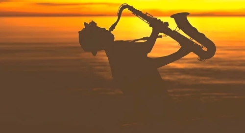 Постер Sunset jazz (Джаз на закате) на берегу моря в Хоста Спот. Романтические баллады и интеллектуальный джаз.