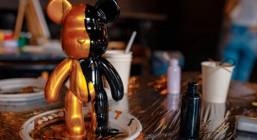 Постер Роспись мишки Bearbricks в технике флюид-арт