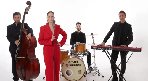 Постер Эллен Болсанова и ELLENBAND. Винтажный поп-джаз Постер Эллен Болсанова и ELLENBAND. Винтажный поп-джаз