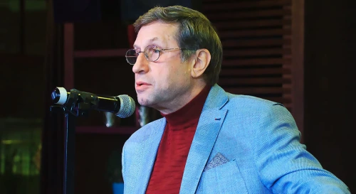 Постер Я РУССКИЙ! А ЧТО? Поэтический концерт Александра Вулых в День России Постер Я РУССКИЙ! А ЧТО? Поэтический концерт Александра Вулых в День России