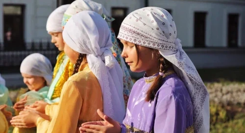 Постер По улице сквозь время. Махаббэт Постер По улице сквозь время. Махаббэт