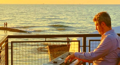 Постер «SUNSET PIANO» Фортепиано на закате в Хоста Спот. Настоящая неоклассика. Музыка Пэта Метени и И.С.Баха. Постер «SUNSET PIANO» Фортепиано на закате в Хоста Спот. Настоящая неоклассика. Музыка Пэта Метени и И.С.Баха.