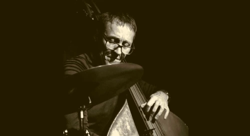 Постер Cool jazz trio в винном баре "В Вине" в центре Сочи. Джазовое трио пианиста Юрия Бедрака Постер Cool jazz trio в винном баре "В Вине" в центре Сочи. Джазовое трио пианиста Юрия Бедрака