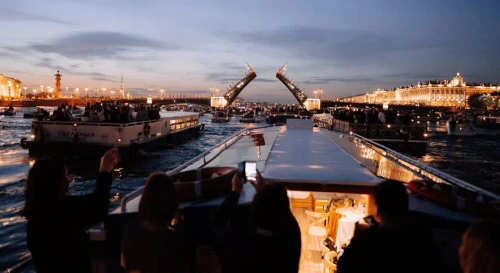 Постер Три разводных моста - развод мостов от Петроградской стороны