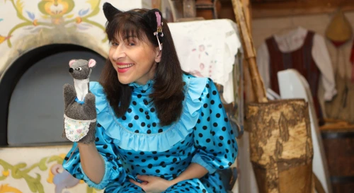 Постер Тили-бом, тили-бом! Едем к Кошке в новый дом!