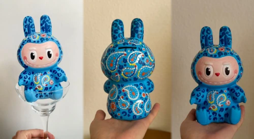 Постер Роспись игрушки Лабубу в от Артвайбс в ресторане  Сплетни Бар Анны Асти от Артвайбс