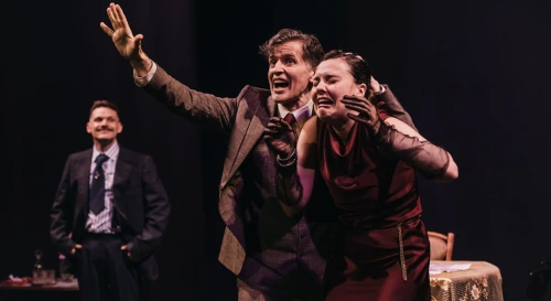 Постер «Красотка и семья»