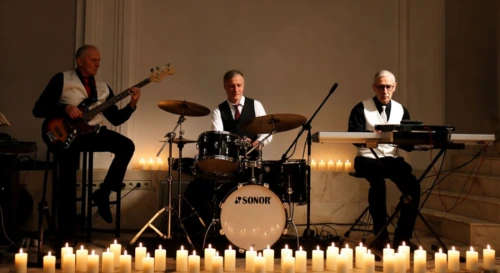 Постер Мелодии советской и зарубежной эстрады при свечах и в ритмах джаза