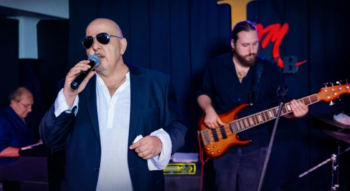 Постер БиДжаз