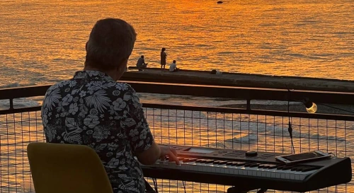 Постер «Фортепиано на закате» в Хоста Спот. Настоящая неоклассика. Музыка Пэта Метени и И.С.Баха.