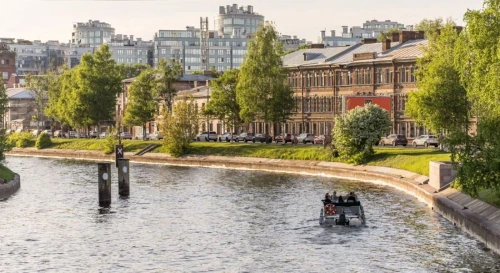 Постер По рекам и каналам северной столицы в мини-группе до 11 человек