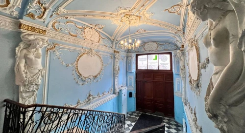 Постер По дворам и парадным Петербурга, персональная экскурсия