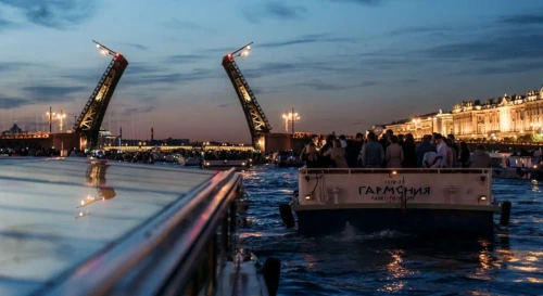 Постер Разводные мосты - ночная прогулка по рекам и каналам к Дворцовому и Троицкому мостам 0+